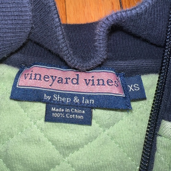 Vineyard vines pullover - Picture 3 of 4